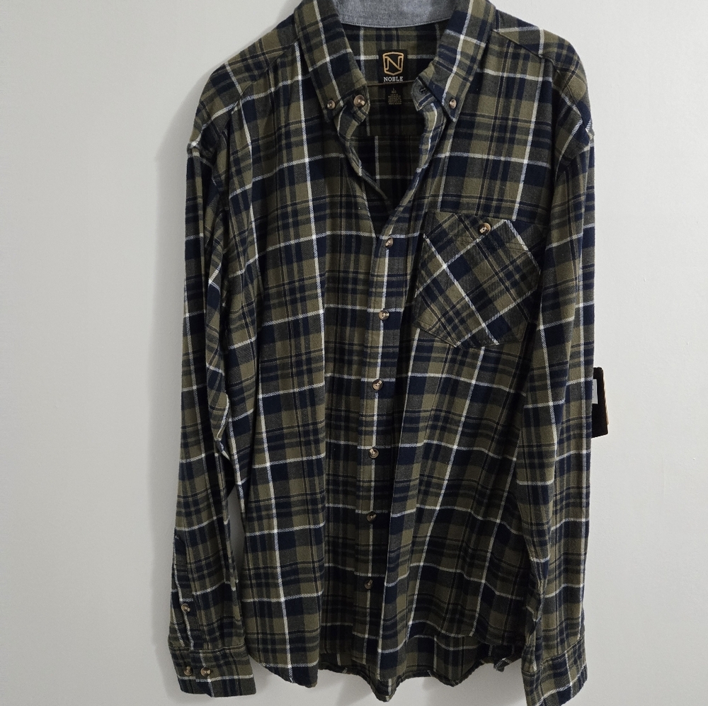 Noble Outfitters Plaid Men's Shirt. Size L/reg.